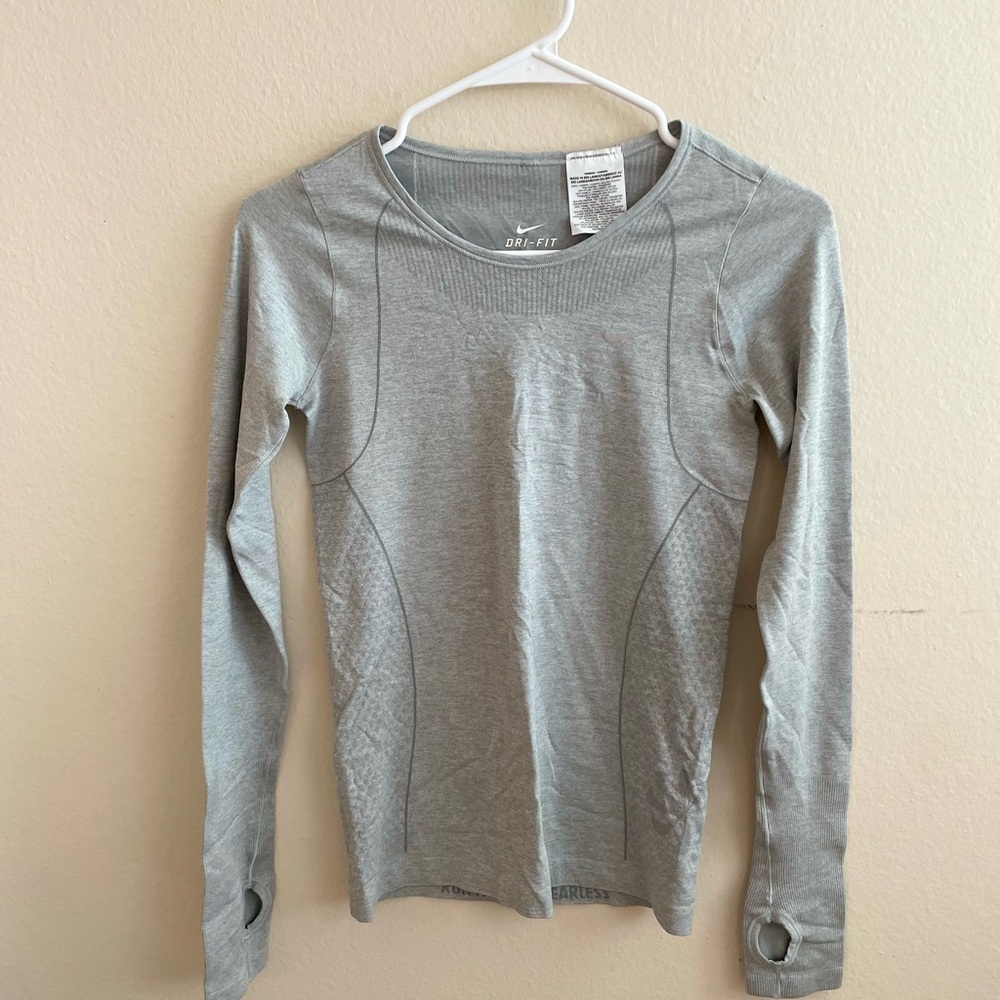 LIKE NEW Nike Dri-Fit Gray Fitted Long Sleeve Tee - XS